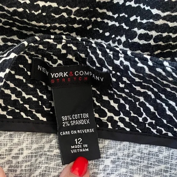 New York & Company A-Line Mini Skirt Black White Textured Stretch Size 12 - Picture 8 of 9
